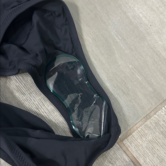 Gottex Flirtt Women’s Bandeau One Piece Bathing Swimsuit with V-Wire Insert - Picture 9 of 9